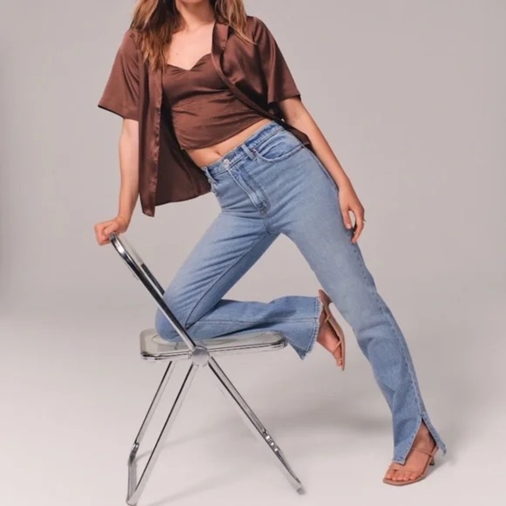 Abercrombie & Fitch 90s Straight Ultra High Rise Curve Love Jeans with Split Hem
